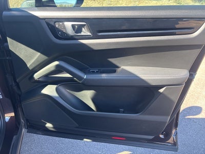 2023 Porsche Cayenne Base